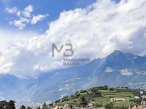 Attico in ottima posizione con vista da sogno in esclusivo complesso residenziale a Merano Maia Alta