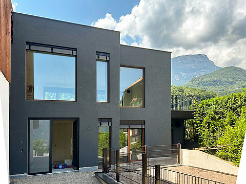 Moderne Neubauvilla mit schöner Terrasse im Grünen - wählen Sie noch die Materialien aus